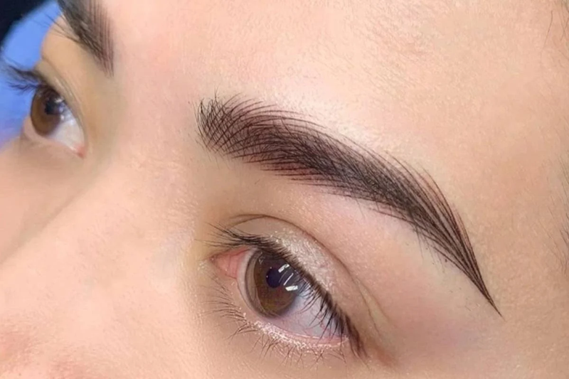 Da dầu có nên điêu khắc chân mày không? 3 yếu tố ảnh hưởng bạn cần biết 1