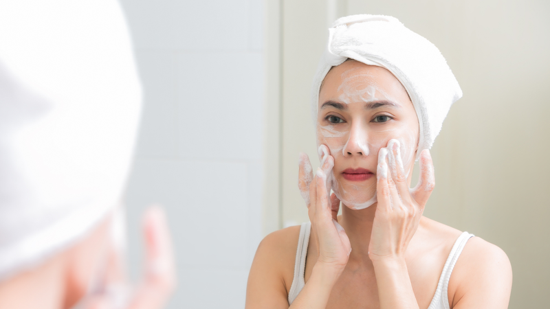 Da dầu mụn nên rửa mặt mấy lần 1 ngày tốt nhất? Nên rửa mặt khoảng 2 lần mỗi ngày vào buổi sáng và buổi tối