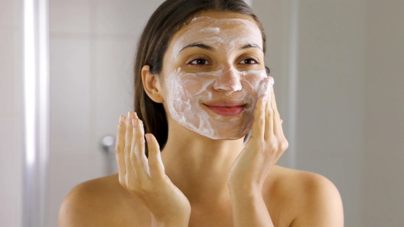 Da dầu nhờn nên dùng gì? Các sản phẩm phù hợp cho da dầu nhờn 3