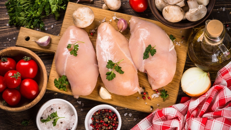 Ức gà là phần thịt nạc, ít mỡ và có mật độ protein cao nhất