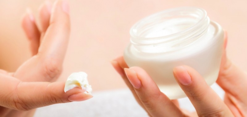 Liệt kê các thói quen xấu khiến da khô bong tróc vào mùa đông 1