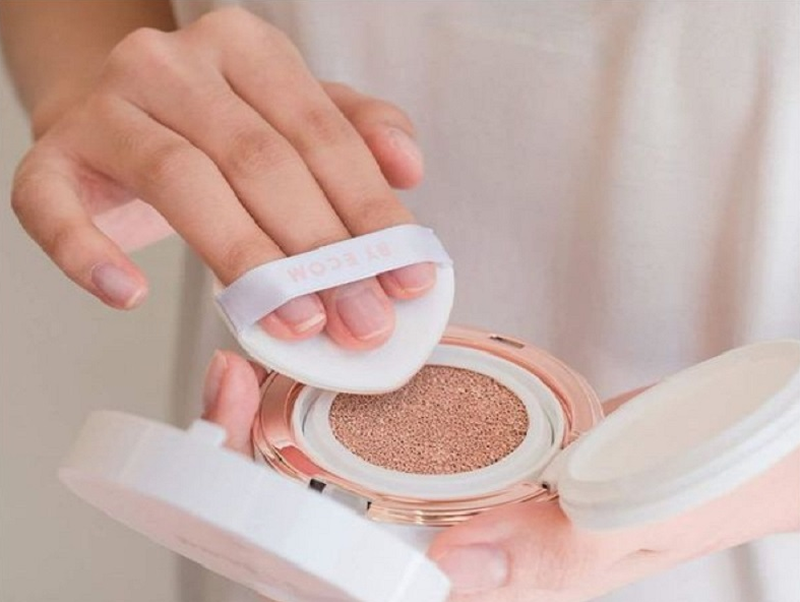 Da khô nên dùng cushion hay kem nền? Mẹo chăm sóc da khô 2