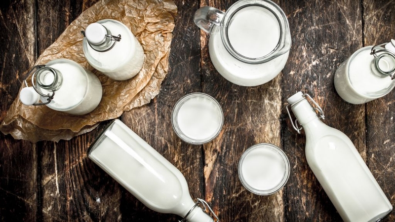 Da mụn có nên dùng sữa tươi rửa mặt không? 1