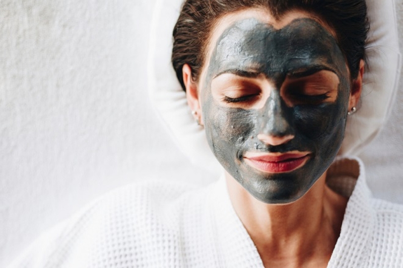 Da mụn, da khô sau khi lột mụn xong có nên đắp mặt nạ đất sét không?1