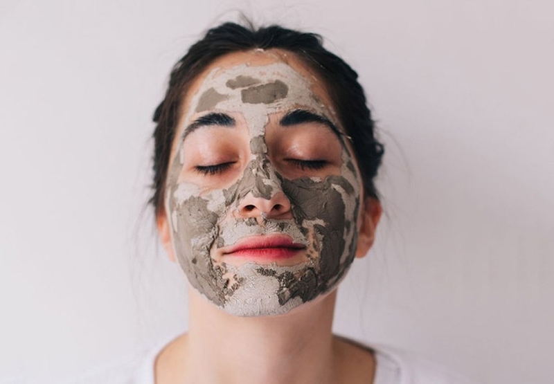 Da mụn, da khô sau khi lột mụn xong có nên đắp mặt nạ đất sét không?3