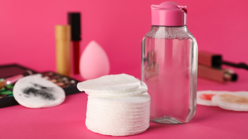 Nên lựa chọn sản phẩm có thành phần an toàn, không gây bít tắc lỗ chân lông