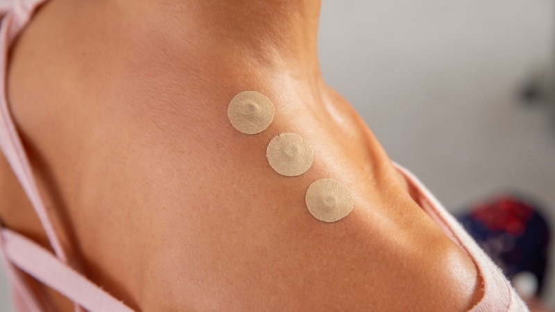 Dán Salonpas nhiều có sao không là thắc mắc của nhiều người
