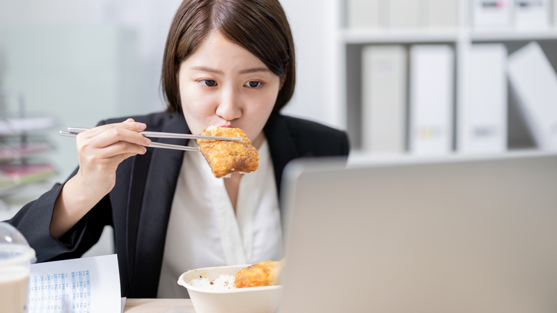 Thói quen ăn uống và sinh hoạt của dân văn phòng đang khiến hệ tiêu hóa làm việc nhiều hơn