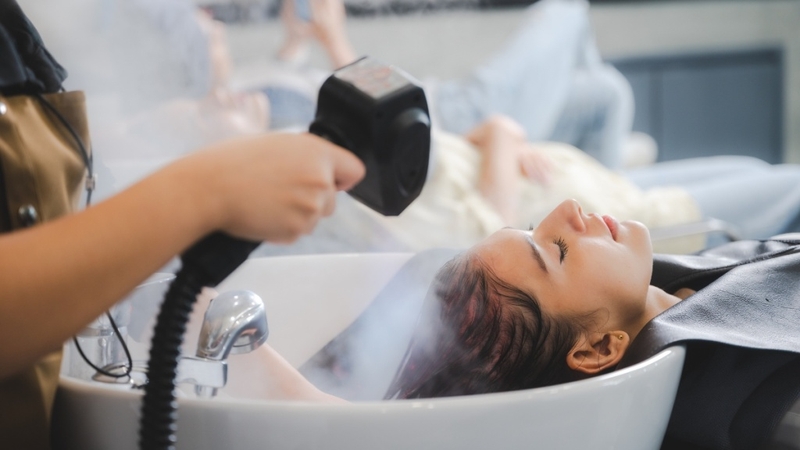 Đang có kinh đi làm tóc được không? Những điều bạn cần biết cho sức khỏe và làm đẹp 3