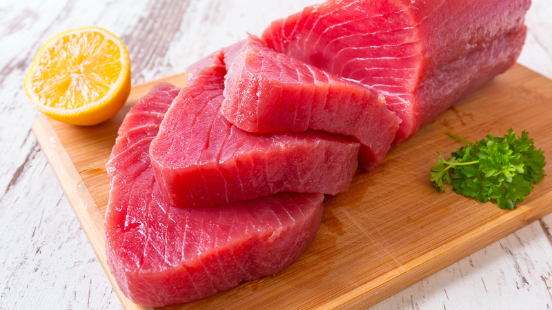 Cá ngừ giàu protein, phù hợp với các bữa ăn kiểm soát năng lượng