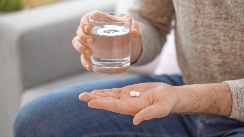 Đang uống kháng sinh có uống vitamin A được không? Cần tham khảo ý kiến của bác sĩ