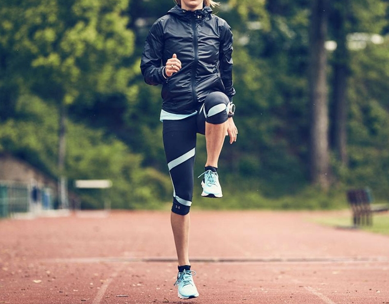 Đánh cầu lông bị đau khuỷu tay có nguy hiểm không?