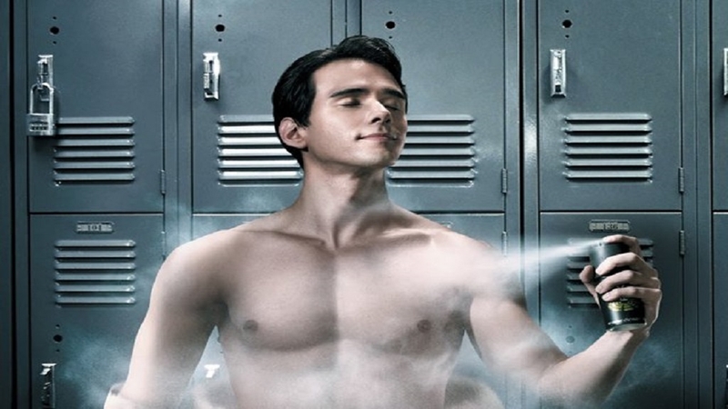 Sử dụng xịt khử mùi vào cả buổi tối trước khi đi ngủ giúp ức chế các tuyến mồ hôi dưới cánh tay hoạt động