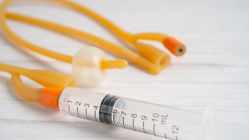 Đặt ống thông tiểu là một thủ thuật y khoa quen thuộc trong chăm sóc và điều trị bệnh nhân