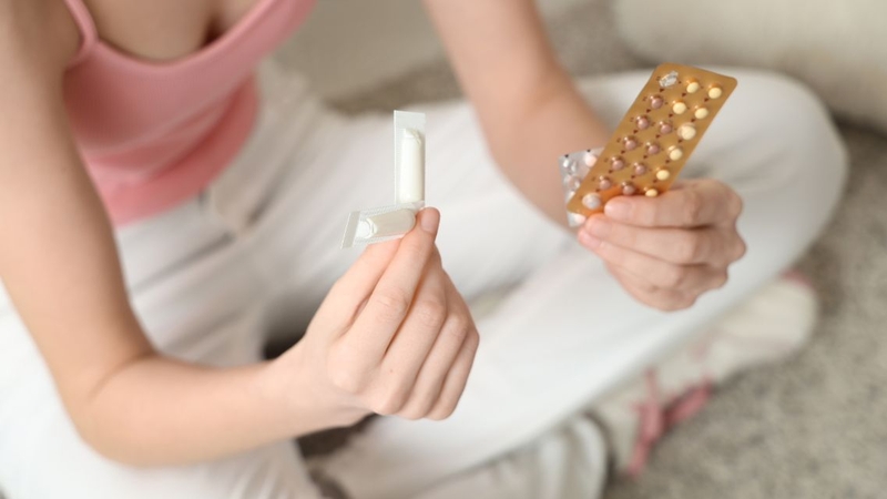 Không ít phụ nữ thắc mắc&nbsp;đặt thuốc phụ khoa bao lâu thì rửa lại
