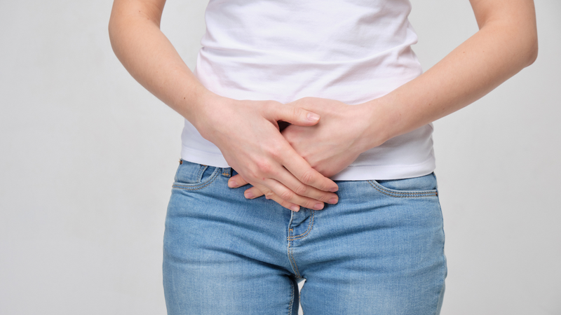 Đau giữa bụng phía bên trái thường liên quan đến đại tràng