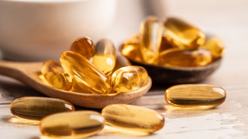 Người dùng dầu cá nhằm mục đích điều trị tăng triglyceride hoặc một bệnh lý cụ thể cần trao đổi với bác sĩ
