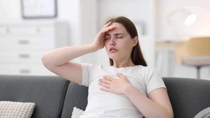 Đau do nguyên nhân tự phát ví dụ như cơn đau nhẹ như đau đầu thông thường