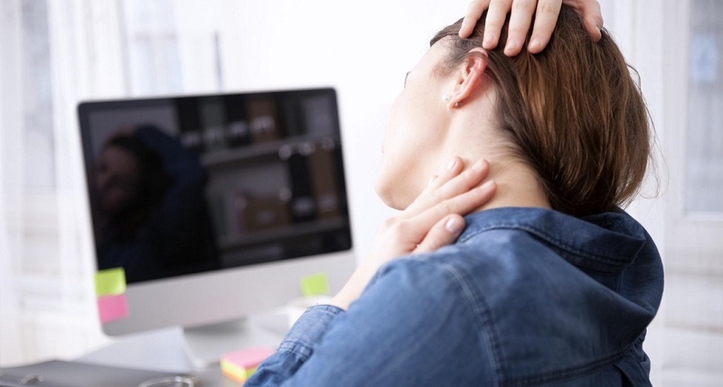 Đau cổ bên trái có nguy hiểm không và những cách khắc phục 1