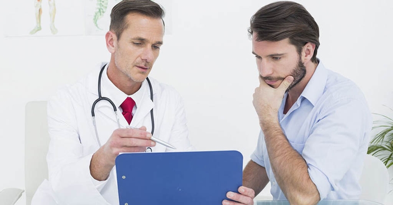 Đau đầu dương vật cần được thăm khám và điều trị kịp thời