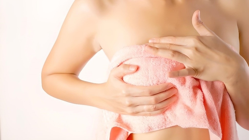 Đau đầu nhũ hoa khi chạm vào có nguy hiểm không? 1