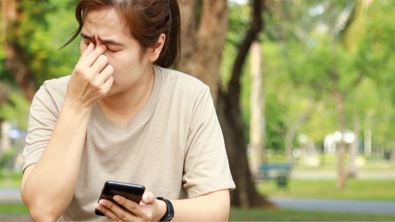 Đừng chủ quan nếu đau đầu và hốc mắt kéo dài hoặc tái phát nhiều lần