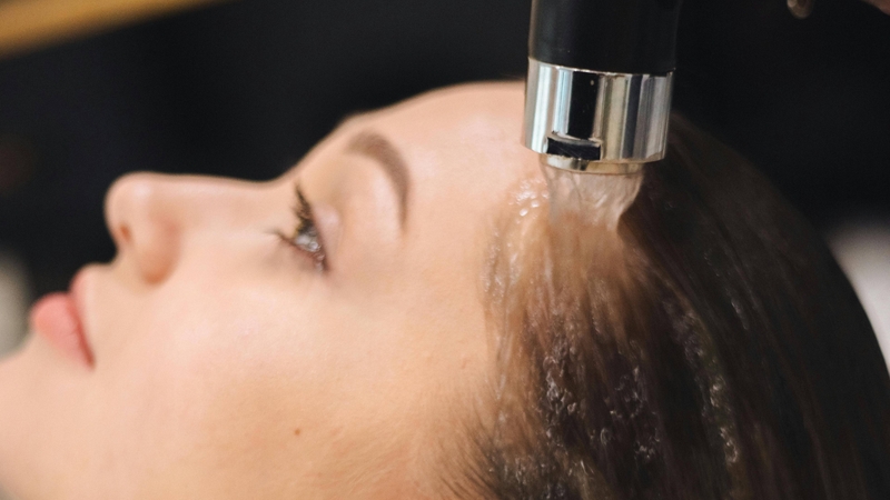 Loại dầu gội này có công thức nhẹ giúp hạn chế tình trạng tích tụ trên da đầu