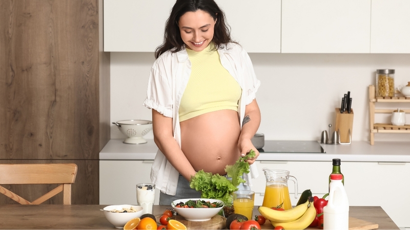 Bổ sung sắt và canxi đúng cách, kết hợp ăn uống và viên uống hợp lý