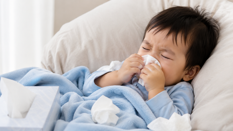 Thời tiết thay đổi làm tăng nguy cơ bé bị cảm lạnh sốt