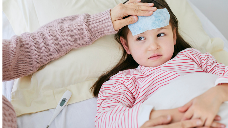 Theo dõi thân nhiệt giúp phát hiện sớm diễn biến của bệnh ở trẻ