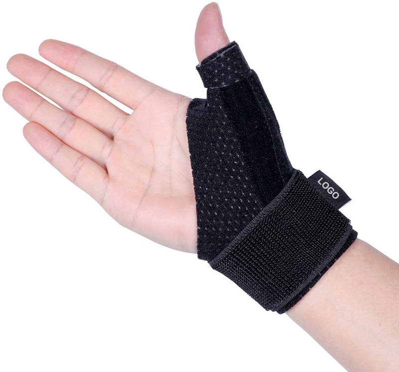 Cố định ngón tay ngón tay cái bằng nẹp giúp giảm đau, giảm sưng