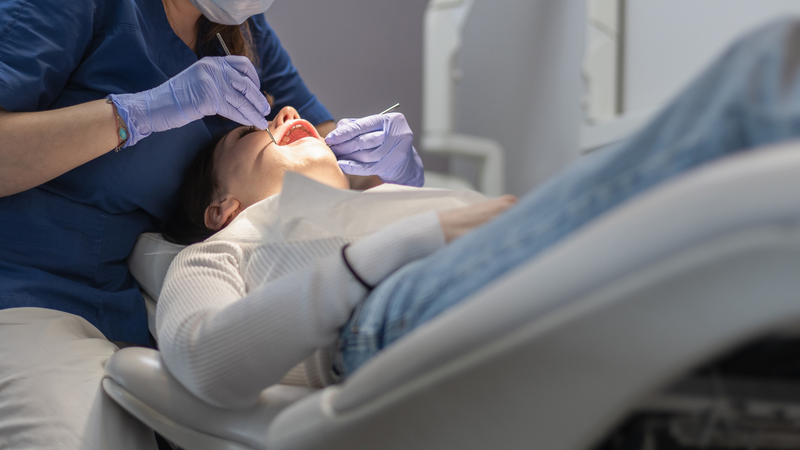 Dấu hiệu cơ thể đang 'khát' canxi mà bạn nên biết 3