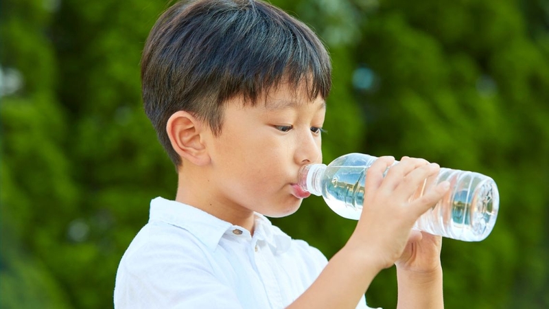 Không nên chờ có cảm giác khát rồi mới bổ sung nước cho cơ thể