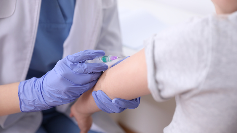 Tiêm vắc xin là biện pháp phòng thủy đậu hiệu quả nhất