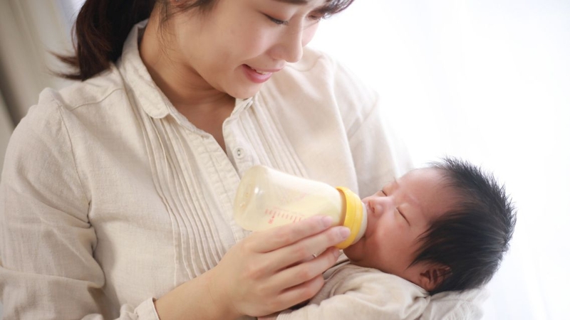 Quan sát dấu hiệu đói và no giúp xây dựng cữ bú phù hợp cho bé