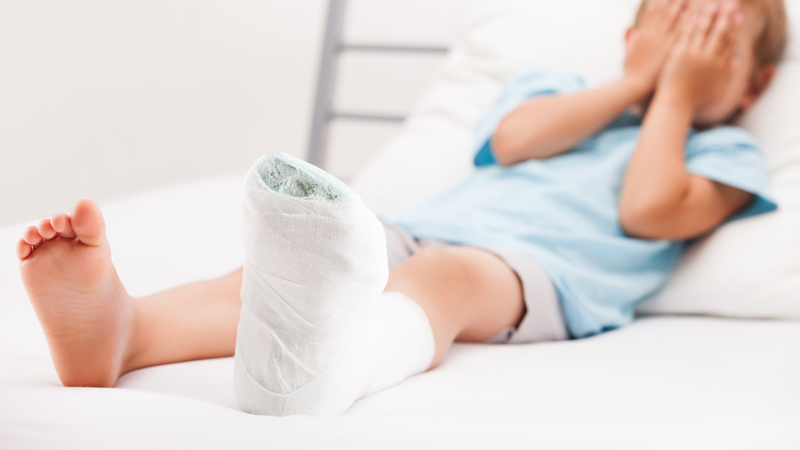 Gãy xương ở trẻ em gây đau đớn dữ dội