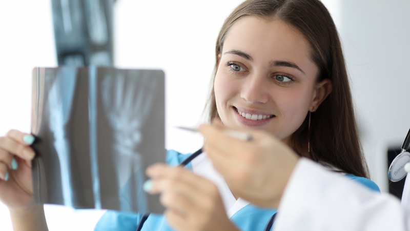 Ba mẹ cần đưa trẻ đi khám ngay nếu xuất hiện dấu hiệu bất thường