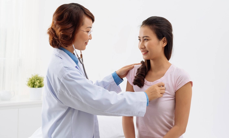 Khi nhận thấy dấu hiệu nhiễm trùng sau khi phá thai, cần đến bệnh viện kiểm tra và điều trị sớm nhất