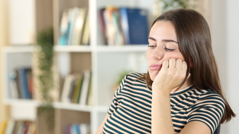 Biến động hormone có thể khiến phụ nữ có thể cảm thấy dễ cáu gắt, lo âu, buồn bã hoặc nhạy cảm