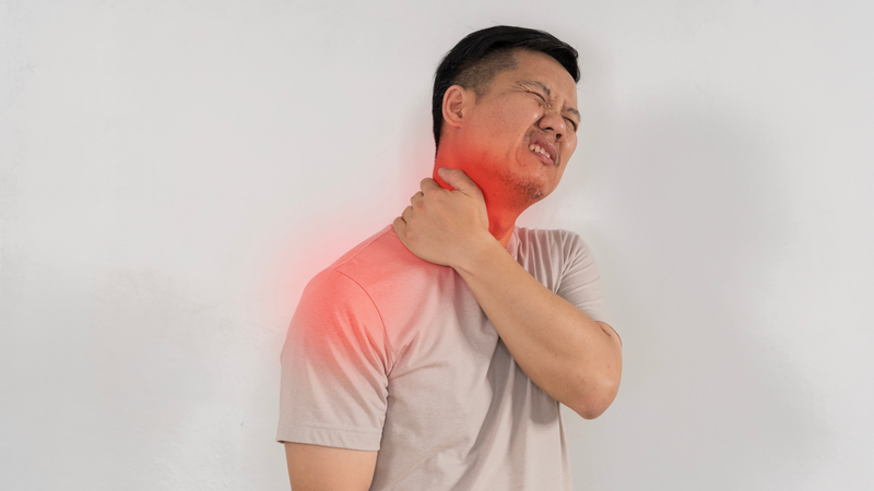 Đau mỏi cổ vai gáy kéo dài có thể là dấu hiệu cảnh báo bệnh lý