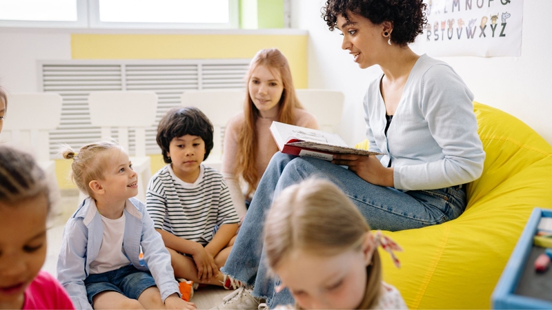 Dấu hiệu trẻ chậm phát triển trí não đầu tiên phải kể đến là chậm nhớ, khó nhớ thông tin cơ bản