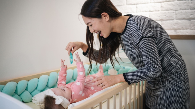 Trẻ bắt đầu học hỏi thế giới xung quanh thông qua quan sát và lắng nghe