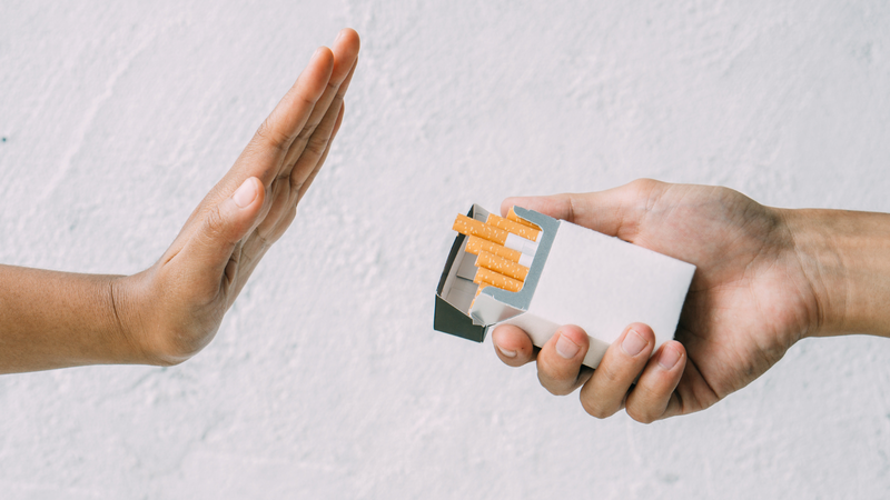 Nếu đang hút thuốc lá, hãy dừng lại ngay