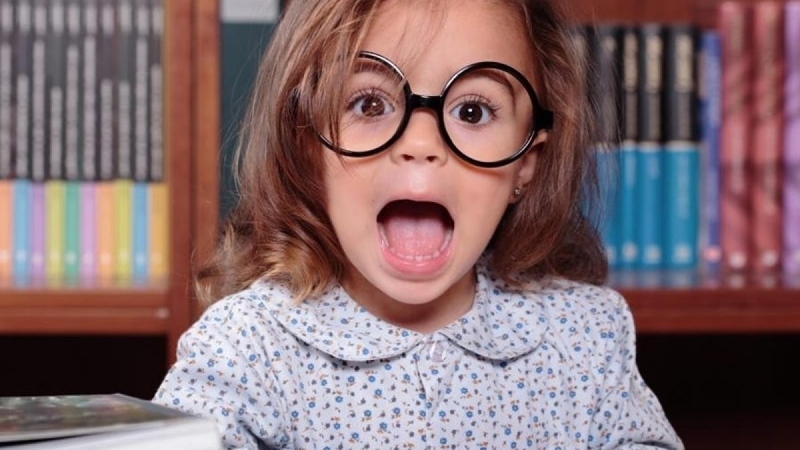 Việc đeo kính hay phương pháp phẫu thuật chỉ có thể giúp mắt cải thiện thị lực và hạn chế độ tăng chứ không thể chữa khỏi cận thị