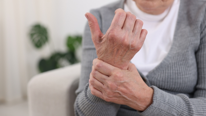 Một số dạng viêm gân đặc hiệu còn ảnh hưởng trực tiếp đến vận động ngón tay cái và cổ tay