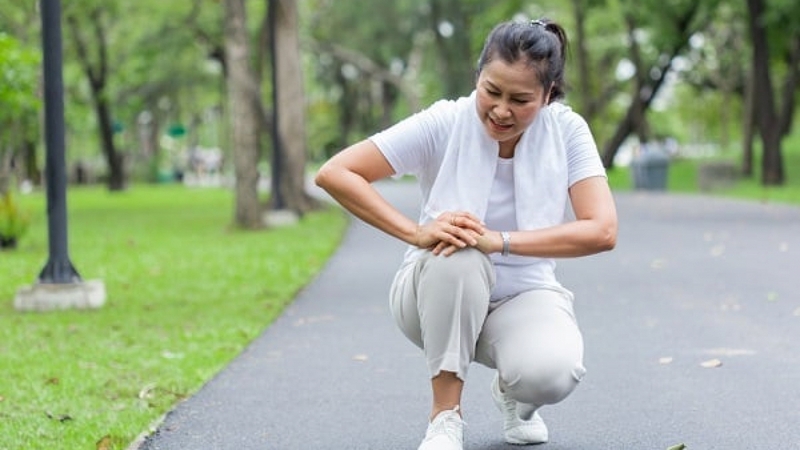 Đau khớp gối khi ngồi xổm là bị bệnh gì? Cách trị đau khớp gối khi ngồi xổm 1