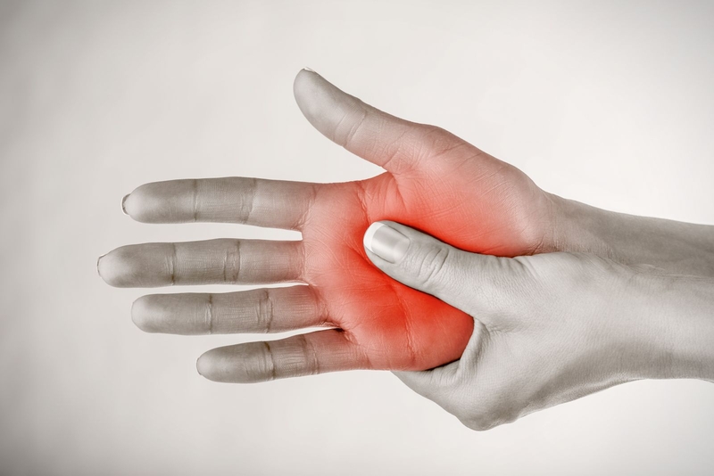 Đau khớp ngón tay đeo nhẫn là bệnh gì? Có cách khắc phục không? 1