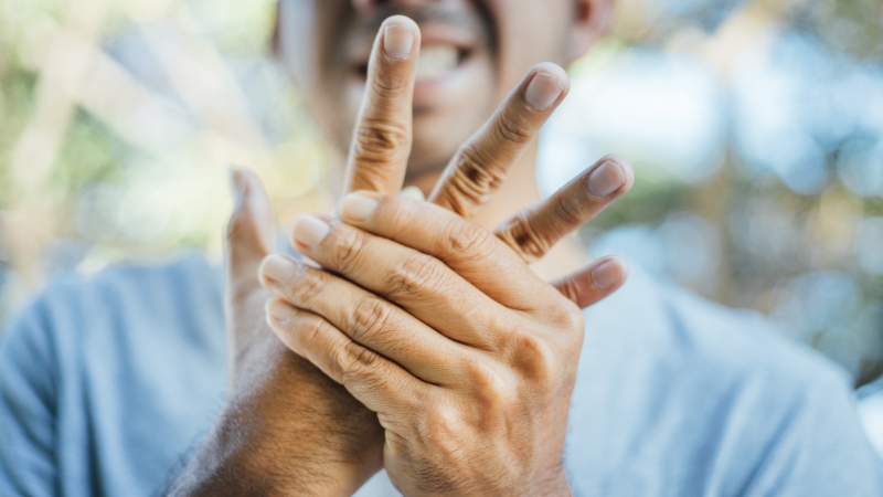 Đau khớp ngón tay trỏ là bị bệnh gì? Cách xử lý đau khớp ngón tay trỏ 3