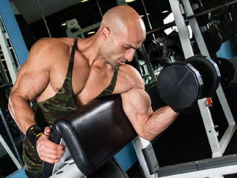 Cách xử lý đau khớp vai khi tập gym 2