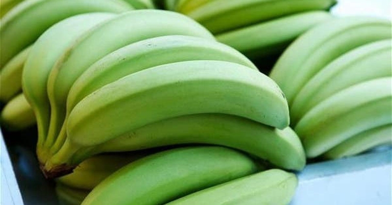 Cách trị mụn gạo mí mắt&nbsp;bằng chuối xanh